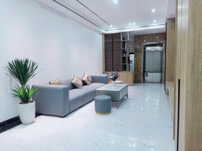 CHỦ CẦN BÁN CĂN NHÀ PHÂN LÔ TRONG KHU VỰC QUÂN ĐỘI, NHÀ XÂY MỚI ĐẸP-TRUNG TÂM CẦU GIẤY-Ô TÔ VÀO NHÀ-6 TẦNG CÓ THANG MÁY