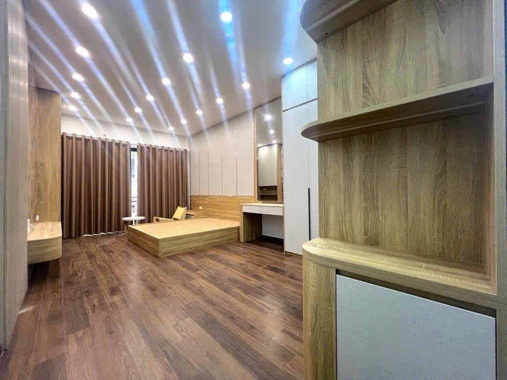 CHỦ CẦN BÁN CĂN NHÀ PHÂN LÔ TRONG KHU VỰC QUÂN ĐỘI, NHÀ XÂY MỚI ĐẸP-TRUNG TÂM CẦU GIẤY-Ô TÔ VÀO NHÀ-6 TẦNG CÓ THANG MÁY