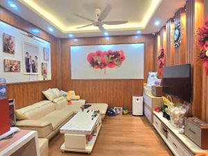 NHÀ ĐẸP KIM MÃ, NGÕ NÔNG-VỊ TRÍ SIÊU ĐẸP-5 PHÒNG RỘNG DÃI-CÓ BÀN TRÀ CHILL CHILL CHO BÁC NÀO THÍCH THƯỞNG TRÀ NGẮM HOA Ạ