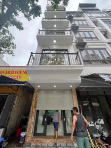 CẦN BÁN NHÀ SIÊU PHẨM NGÕ TO NHƯ PHỐ-NỘI THẤT XỊN XÒ-VỈA HÈ ĐÁ BÓNG-7 TẦNG THANG MÁY CHẠY VÙ VÙ