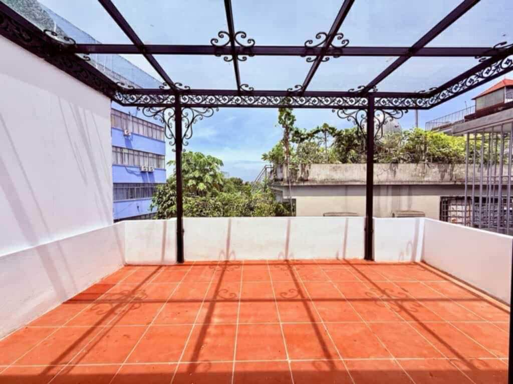 HOA HẬU LĨNH NAM - THANG MÁY - FULL NỘI THẤT - VỊ TRÍ CỰC ĐẸP- CÁCH Ô TÔ TRÁNH 1 NHÀ