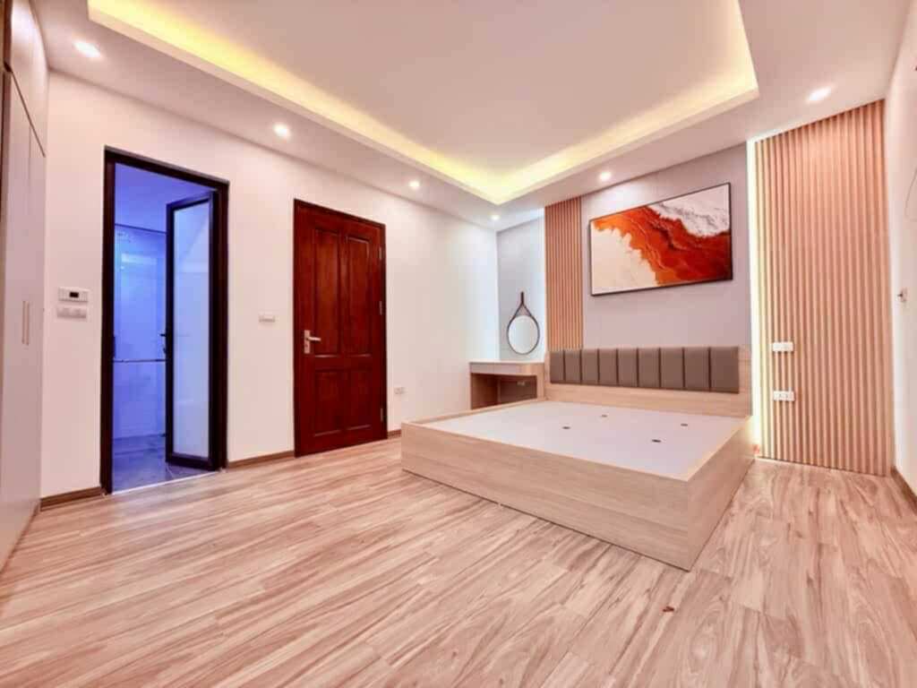 HOA HẬU LĨNH NAM - THANG MÁY - FULL NỘI THẤT - VỊ TRÍ CỰC ĐẸP- CÁCH Ô TÔ TRÁNH 1 NHÀ