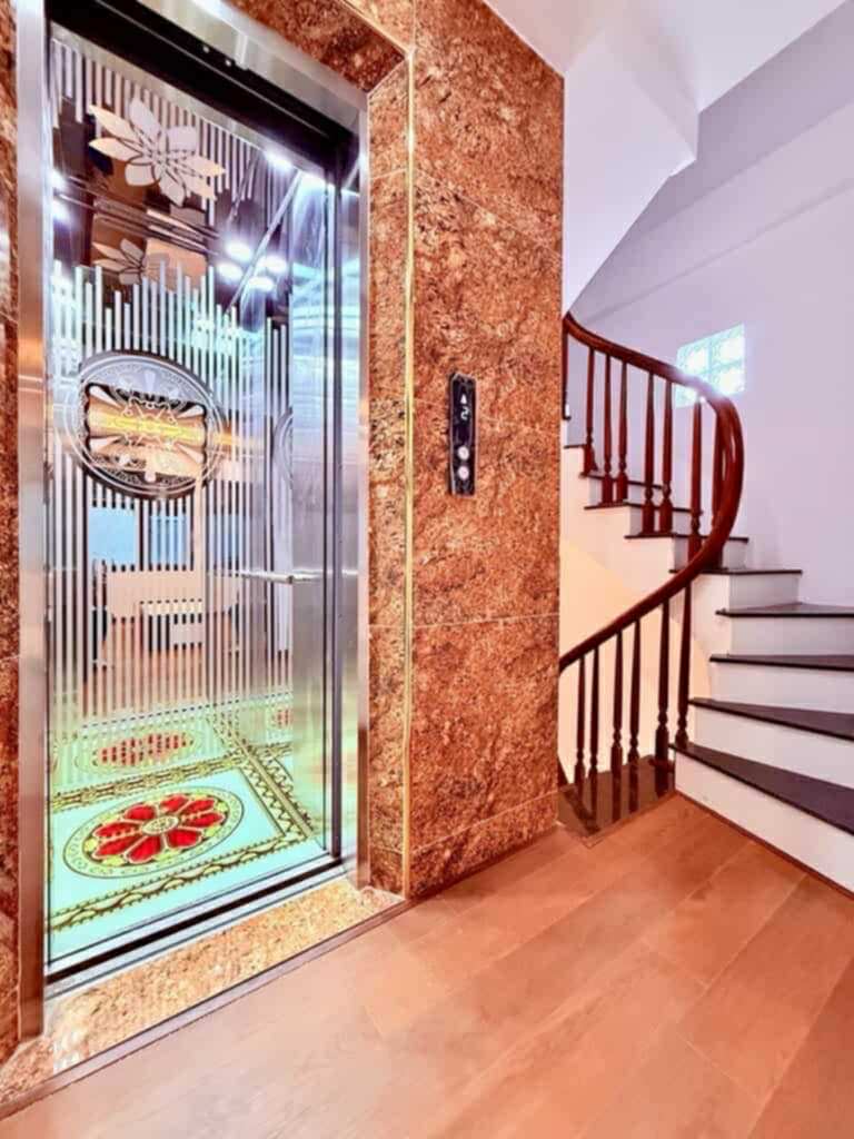 HOA HẬU LĨNH NAM - THANG MÁY - FULL NỘI THẤT - VỊ TRÍ CỰC ĐẸP- CÁCH Ô TÔ TRÁNH 1 NHÀ