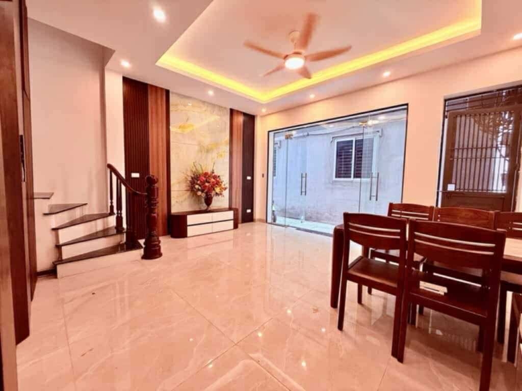 HOA HẬU LĨNH NAM - THANG MÁY - FULL NỘI THẤT - VỊ TRÍ CỰC ĐẸP- CÁCH Ô TÔ TRÁNH 1 NHÀ