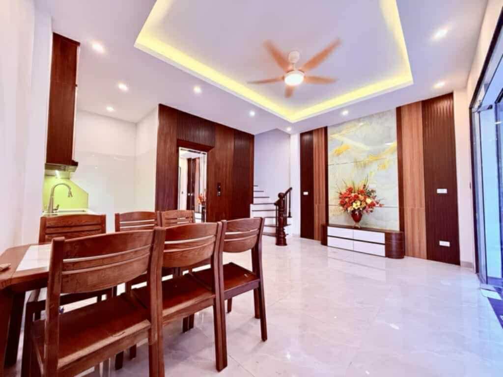 HOA HẬU LĨNH NAM - THANG MÁY - FULL NỘI THẤT - VỊ TRÍ CỰC ĐẸP- CÁCH Ô TÔ TRÁNH 1 NHÀ