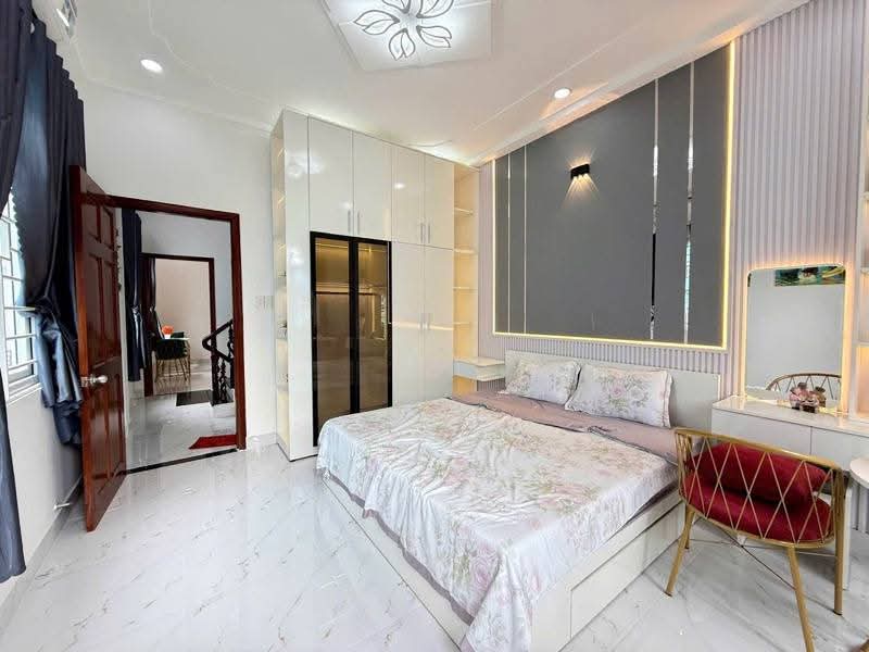 BÁN NHÀ VỊ TRÍ ĐẸP, HT35 TÂN THỚI HIỆP, HẺM XE HƠI, QUẬN 12, DT 55M2 (4× 15), GIÁ SIÊU RẺ, CHỈ 5.99 TỶ