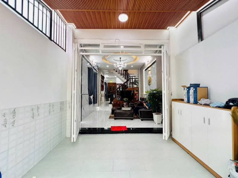BÁN NHÀ VỊ TRÍ ĐẸP, HT35 TÂN THỚI HIỆP, HẺM XE HƠI, QUẬN 12, DT 55M2 (4× 15), GIÁ SIÊU RẺ, CHỈ 5.99 TỶ