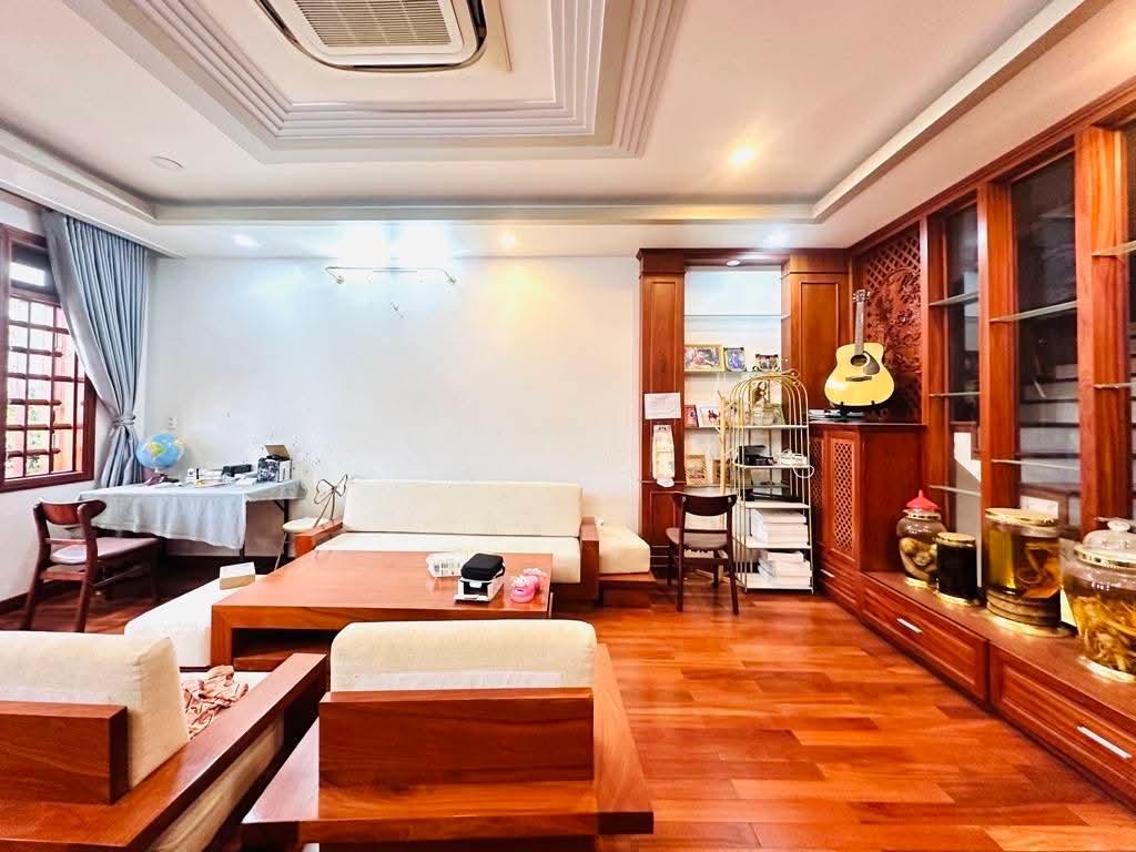 BÁN GẤP BIỆT THỰ ĐẸP, TRUNG MỸ TÂY 19 TẶNG HẾT NỘI THẤT, QUẬN 12, DT 125M2(5.1 × 25), GIÁ SIÊU RẺ, CHỈ 12.6 TỶ.