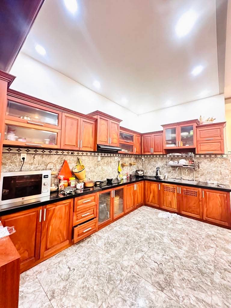 BÁN GẤP BIỆT THỰ ĐẸP, TRUNG MỸ TÂY 19 TẶNG HẾT NỘI THẤT, QUẬN 12, DT 125M2(5.1 × 25), GIÁ SIÊU RẺ, CHỈ 12.6 TỶ.