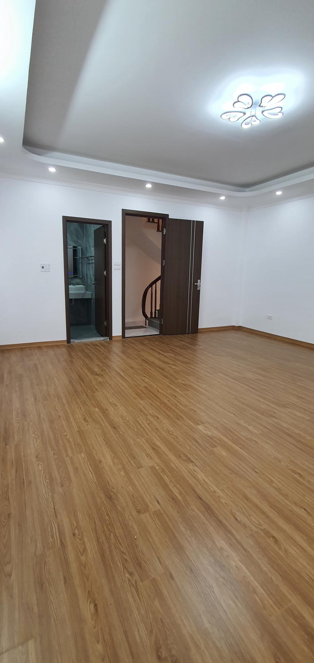 Mới KENG toạ lạc tại Thạch Bàn