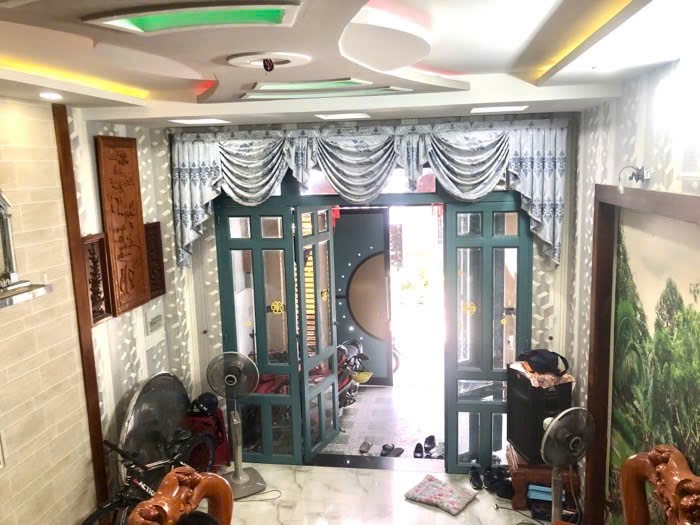 Bán Nhà 2 Lầu, 1trệt và 1 Sân Thượng Gần Tô Kí, Giá 5tyxxx