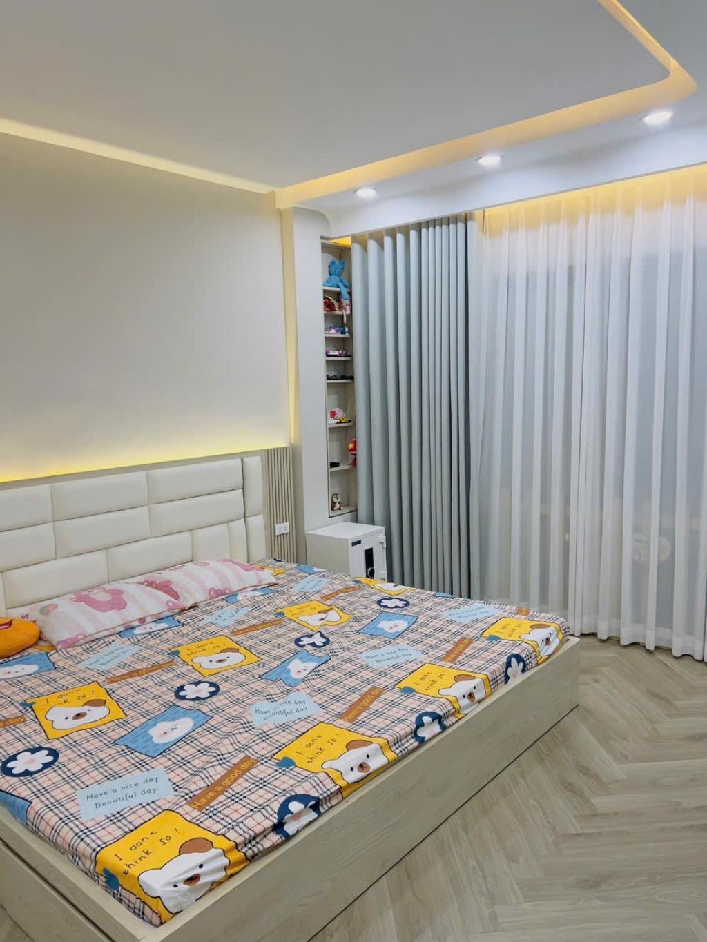 NHÀ ĐẸP HÀ ĐÔNG Ở NGAY. ĐƯỜNG THÔNG HÈ THOÁNG, CÁCH ĐƯỜNG LỚN 10M 30x5T