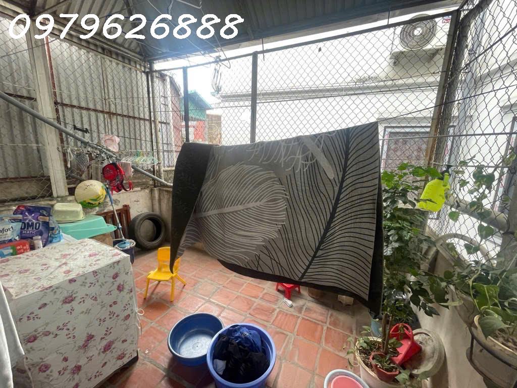 NHÀ PHỐ HOÀNG QUỐC VIỆT. FULL NỘI THẤT CAO CẤP, THANG MÁY,  Ô TÔ VÀO NHÀ. CHỈ VIỆC XÁCH VALI VỀ Ở