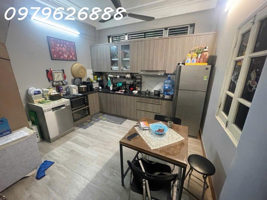 NHÀ PHỐ HOÀNG QUỐC VIỆT. FULL NỘI THẤT CAO CẤP, THANG MÁY,  Ô TÔ VÀO NHÀ. CHỈ VIỆC XÁCH VALI VỀ Ở