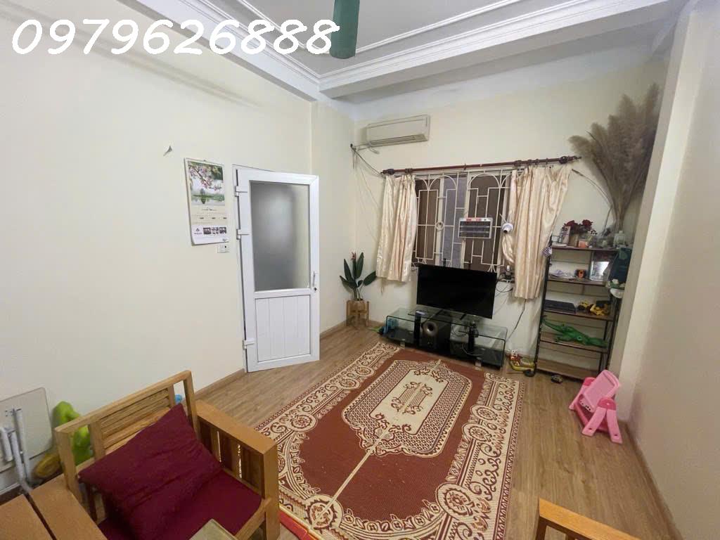NHÀ PHỐ HOÀNG QUỐC VIỆT. FULL NỘI THẤT CAO CẤP, THANG MÁY,  Ô TÔ VÀO NHÀ. CHỈ VIỆC XÁCH VALI VỀ Ở