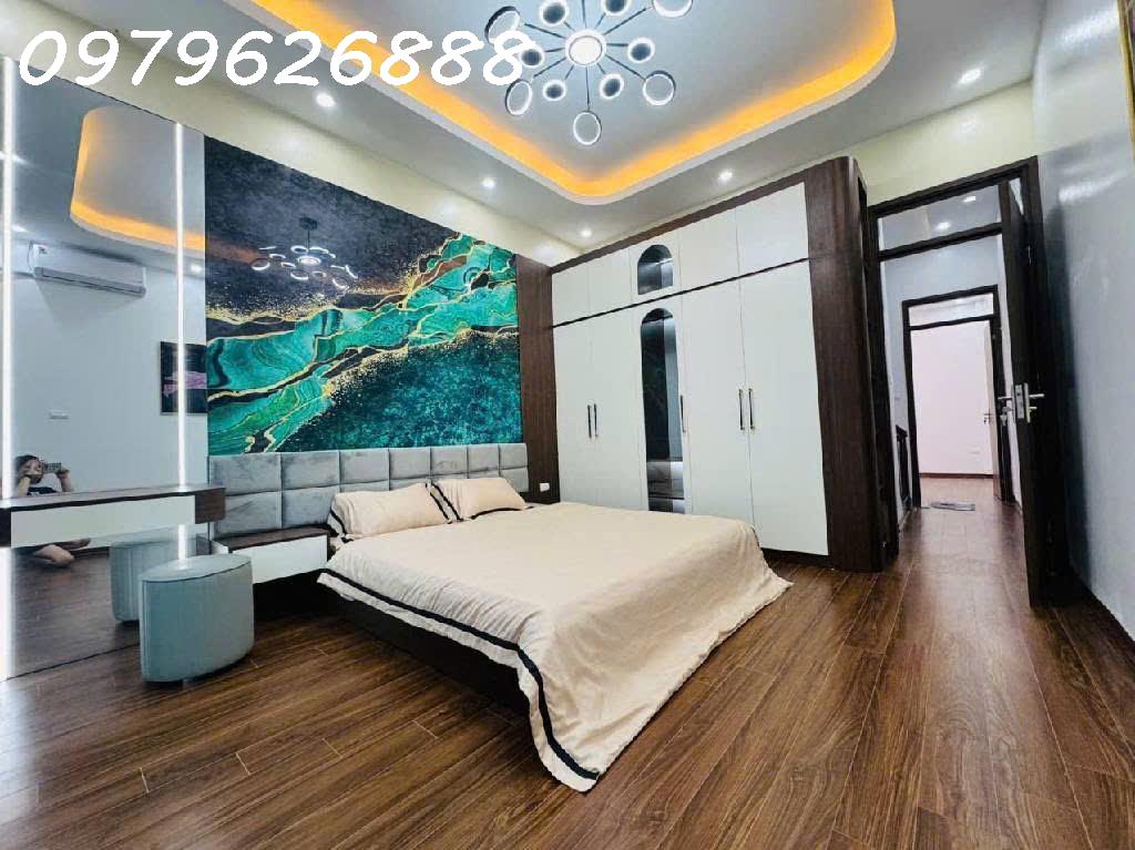 NHÀ PHỐ HOÀNG QUỐC VIỆT. FULL NỘI THẤT CAO CẤP, THANG MÁY,  Ô TÔ VÀO NHÀ. CHỈ VIỆC XÁCH VALI VỀ Ở