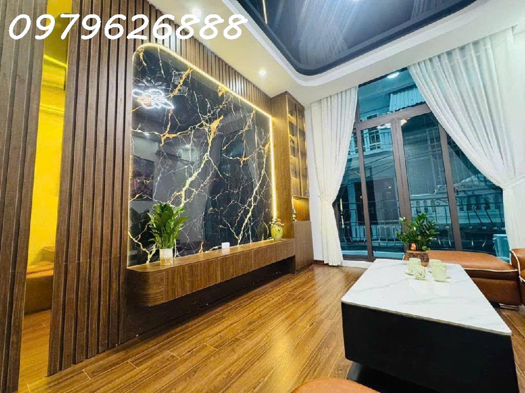 NHÀ PHỐ HOÀNG QUỐC VIỆT. FULL NỘI THẤT CAO CẤP, THANG MÁY,  Ô TÔ VÀO NHÀ. CHỈ VIỆC XÁCH VALI VỀ Ở
