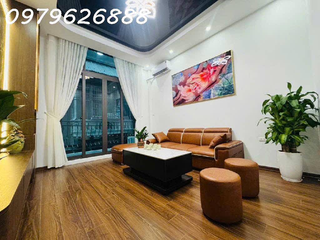 NHÀ PHỐ HOÀNG QUỐC VIỆT. FULL NỘI THẤT CAO CẤP, THANG MÁY,  Ô TÔ VÀO NHÀ. CHỈ VIỆC XÁCH VALI VỀ Ở