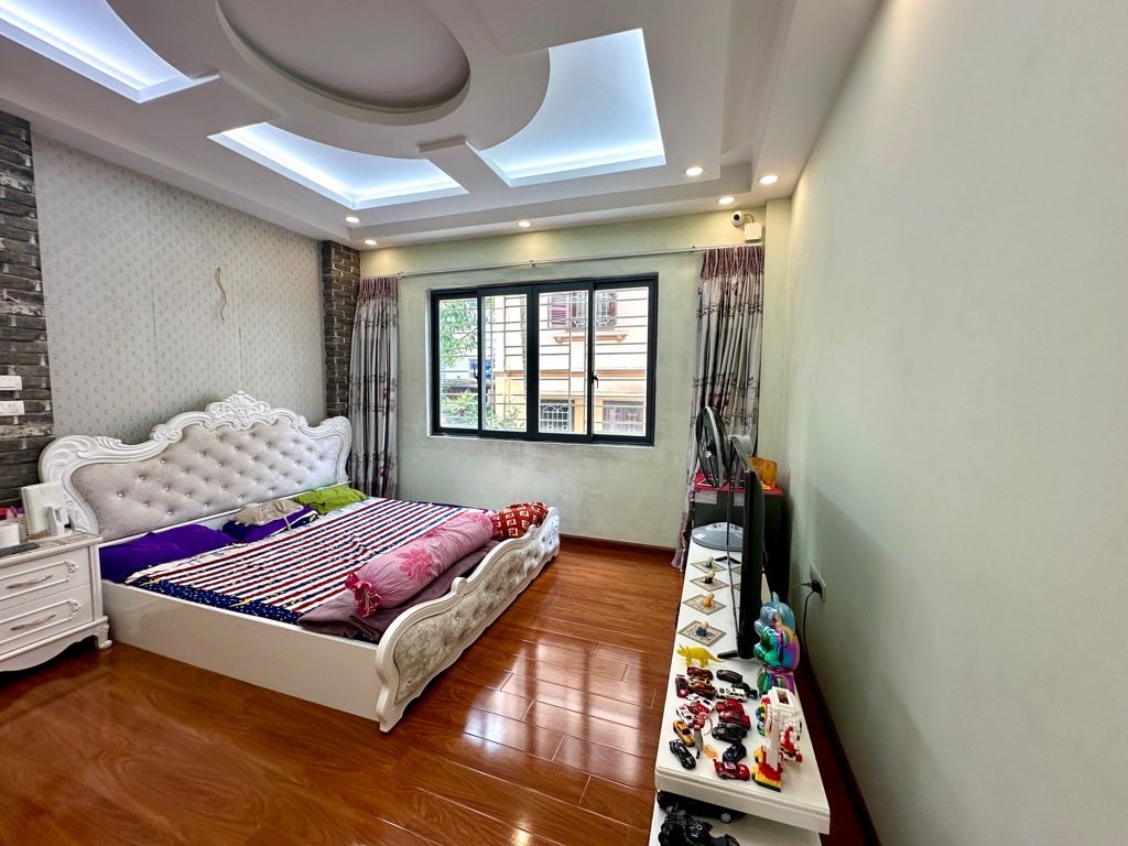 BÁN NHÀ TÂN MAI - Ô TÔ ĐỖ CỬA  DT 44M GIÁ 7.8 TỶ - 20M RA Ô TÔ TRÁNH.