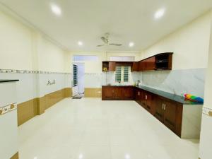 BÀN NHÀ ĐẸP GÒ VẤP - HẺM XE HƠI