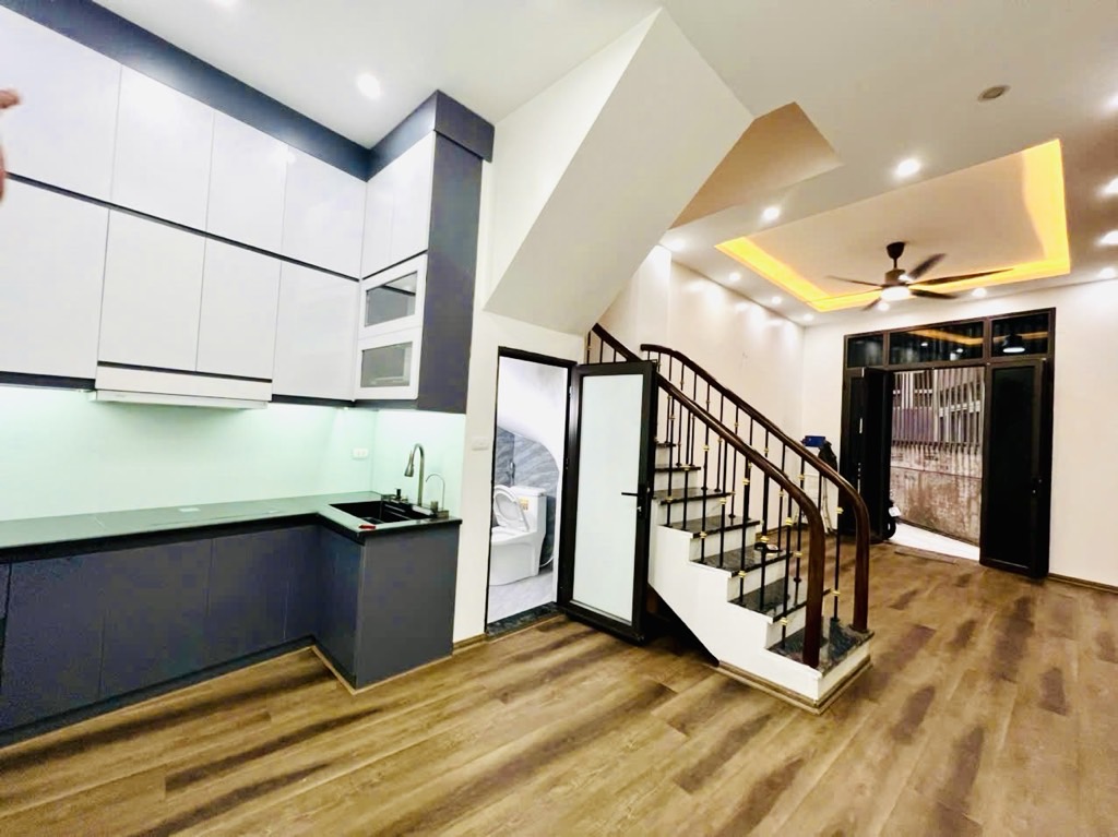QUỐC TỬ GIÁM - GẦN PHỐ - NHÀ ĐẸP Ở NGAY - 9,2 TỶ