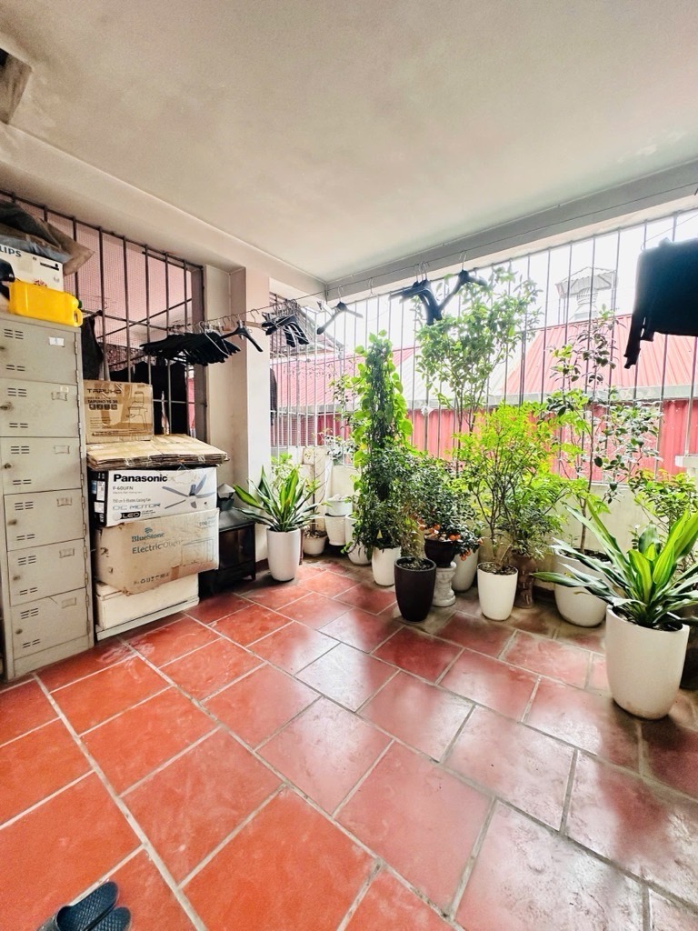 CẦU GIẤY - NHÀ ĐẸP Ở NGAY - SỔ ĐỎ HOA HẬU  - 7,9 TỶ