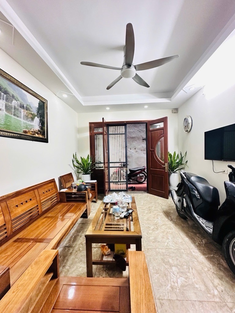 CẦU GIẤY - NHÀ ĐẸP Ở NGAY - SỔ ĐỎ HOA HẬU  - 7,9 TỶ