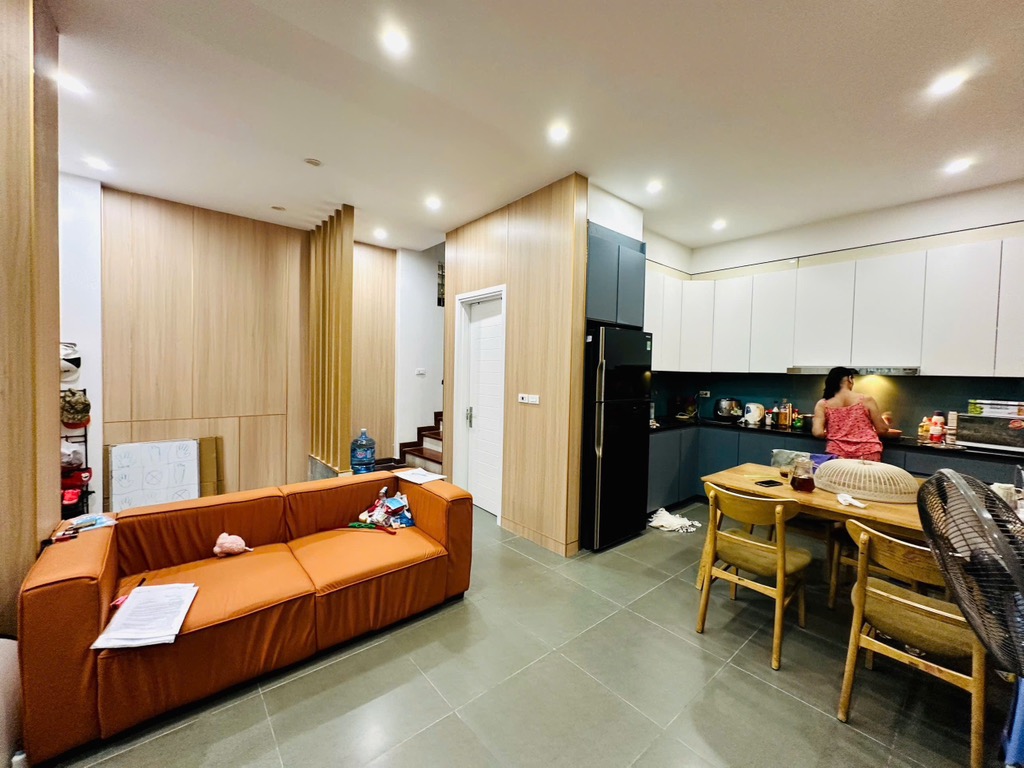 LÔ GÓC CẦU GIẤY - NHÀ ĐẸP Ở NGAY - 3 PHÒNG NGỦ - NHỈNH 9,x TỶ