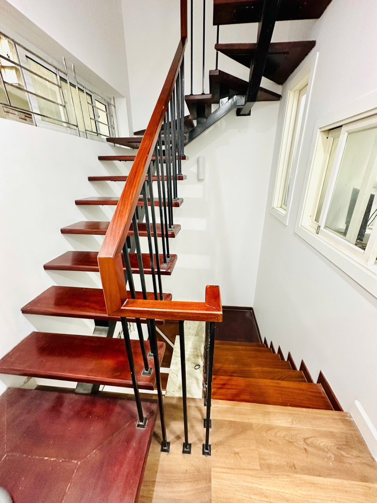 LÔ GÓC CẦU GIẤY - NHÀ ĐẸP Ở NGAY - 3 PHÒNG NGỦ - NHỈNH 9,x TỶ