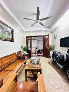 CẦU GIẤY - NHÀ ĐẸP Ở NGAY - SỔ ĐỎ HOA HẬU  - 7,9 TỶ