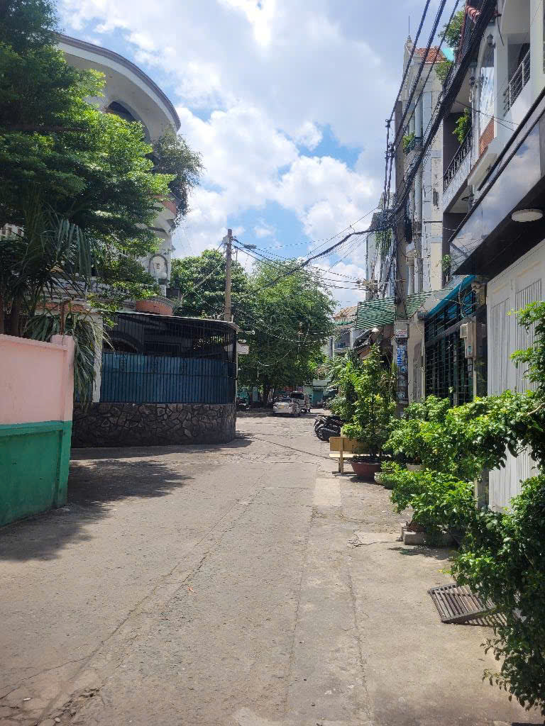 NHÀ 4 TẦNG CHÍNH CHỦ 1 ĐỜI – KHU CƯ XÁ DÂN TRÍ CAO – XE HƠI NGỦ TRONG NHÀ – CÓ CỬA SAU THOÁNG MÁT – AN TOÀN TUYỆT ĐỐI – 11.X TỶ (NHỎ)