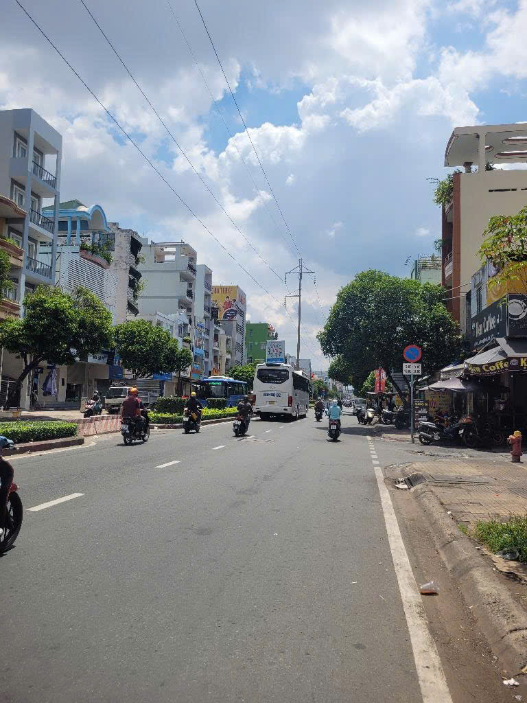 NHÀ 4 TẦNG CHÍNH CHỦ 1 ĐỜI – KHU CƯ XÁ DÂN TRÍ CAO – XE HƠI NGỦ TRONG NHÀ – CÓ CỬA SAU THOÁNG MÁT – AN TOÀN TUYỆT ĐỐI – 11.X TỶ (NHỎ)