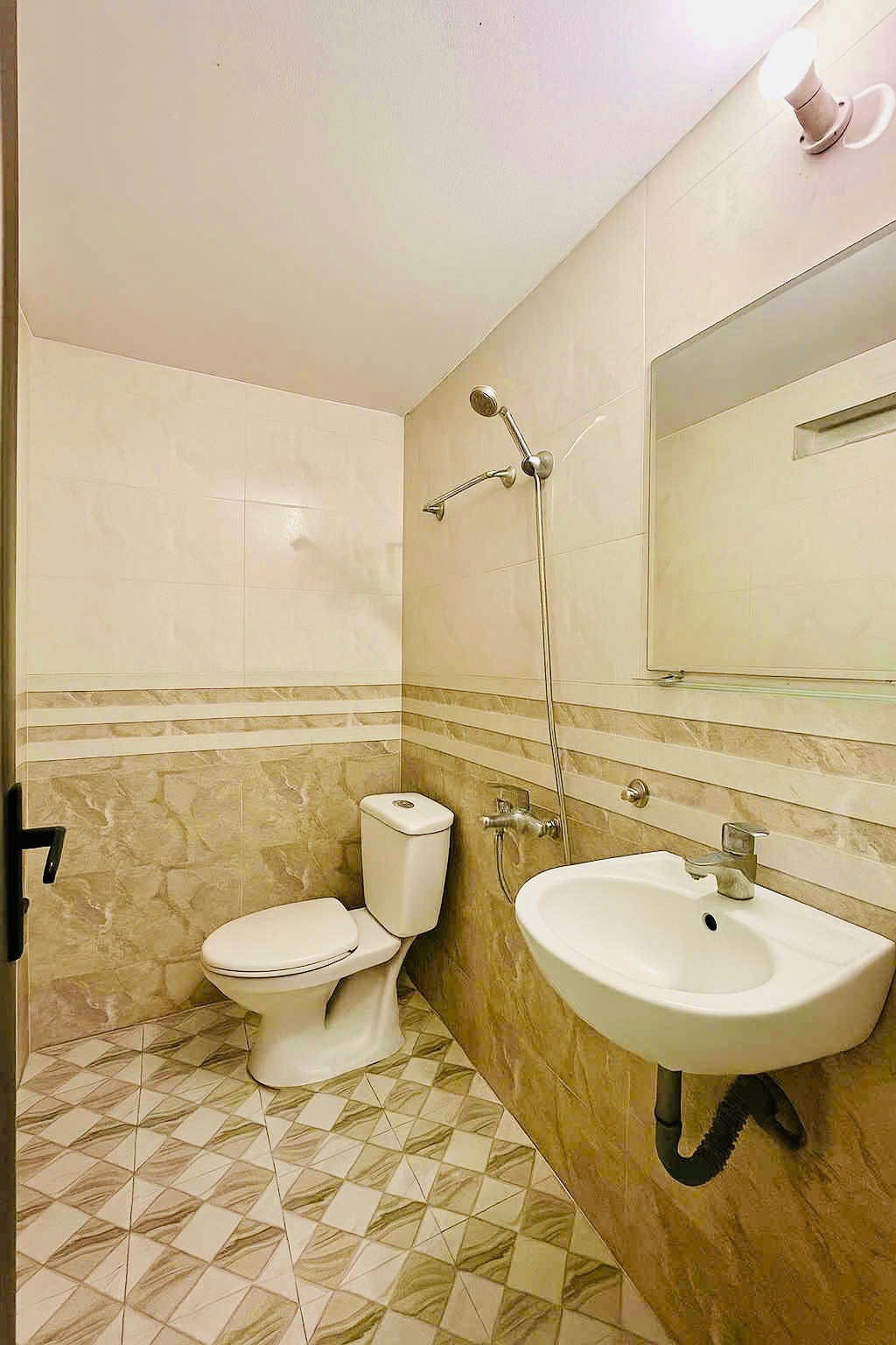 B.Á.N CCMN - MẶT NGÕ PHÙNG KHOANG - Ô TÔ ĐỖ CỬA - FULL NỘI THẤT - THANG MÁY - DÒNG TIỀN 40TR/THÁNG - CHỈ 10.5 T.Ỷ