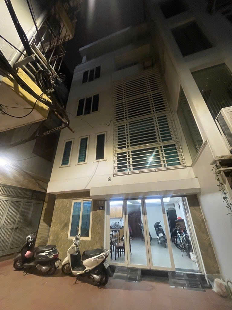 Nhà đẹp như hoa hậu TẠI  Xuân La. Hãy đến XEM và CẢM NHẬN