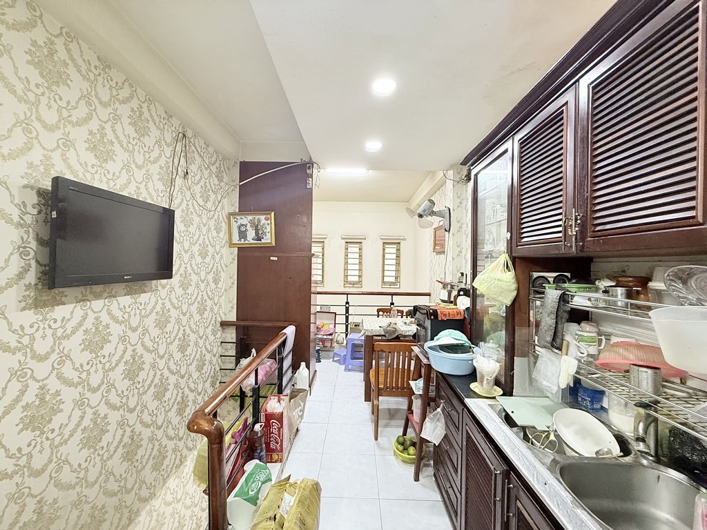 NHÀ GẤP BÁN - CHỦ ĐI MỸ - 5 TỶ NHỈNH