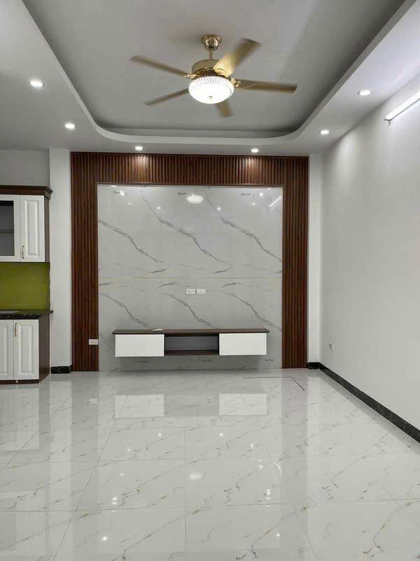 NHÀ MỚI KÍNH KOONG - THANG MÁY - TRƯƠNG ĐỊNH - 5 TẦNG 41.8M GIÁ 8.5 TỶ
