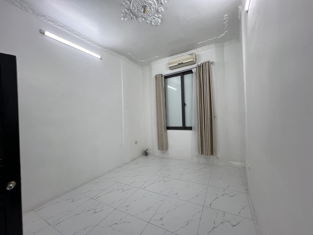 CẦN BÁN NHÀ TRUNG TÂM ĐỐNG ĐA - AN SINH AN NINH TỐT - TIỆN ÍCH BẠT NGÀN - 40M2 - 5 NGỦ
