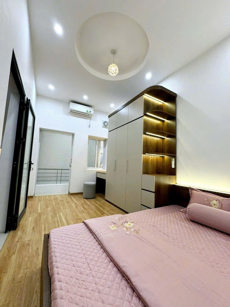 Nhà đẹp cần bán gấp - Gần chợ - Gần ô tô