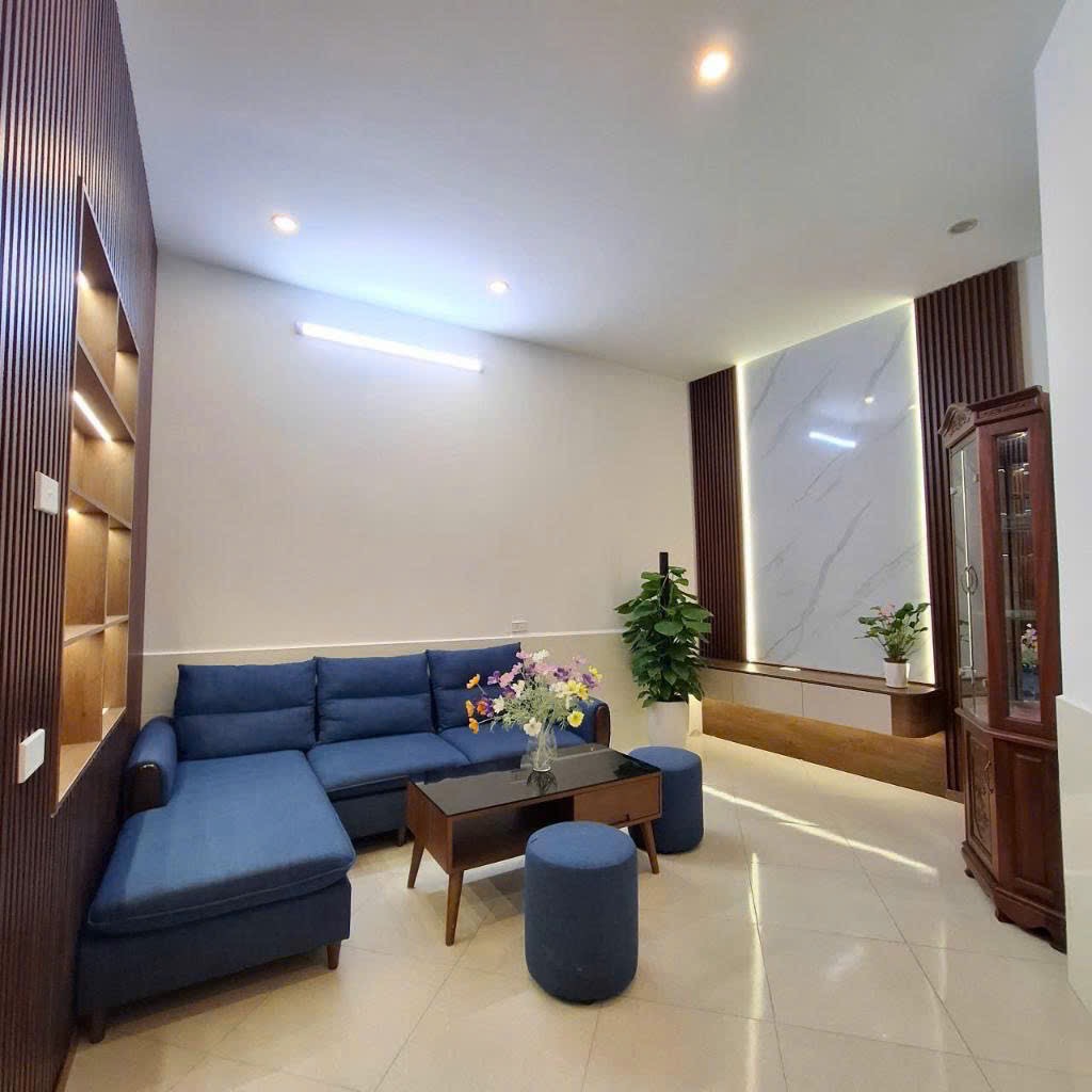Nhà đẹp cần bán gấp - Gần chợ - Gần ô tô