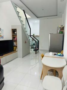 BÁN GẤP NHÀ ĐƯỜNG HƯNG THÁI Q7