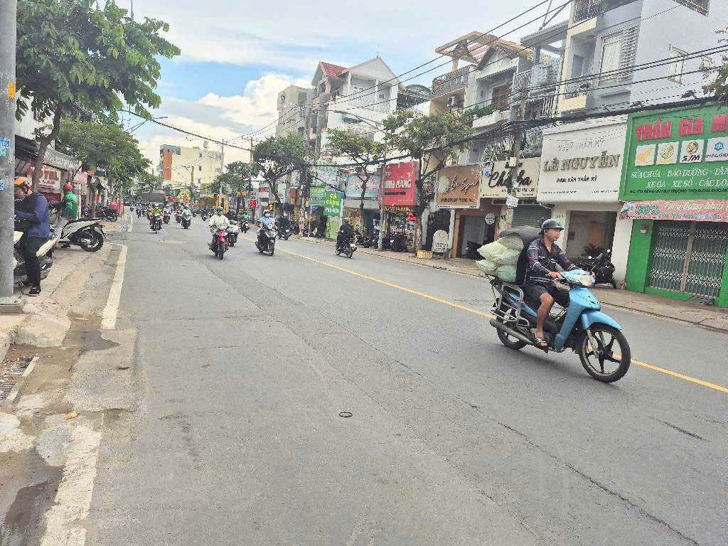 Bán nhà đường Lê Lợi - Hiệp Phú, đường oto, Ngay chợ Kiến Thiết, chỉ 6 tỷ