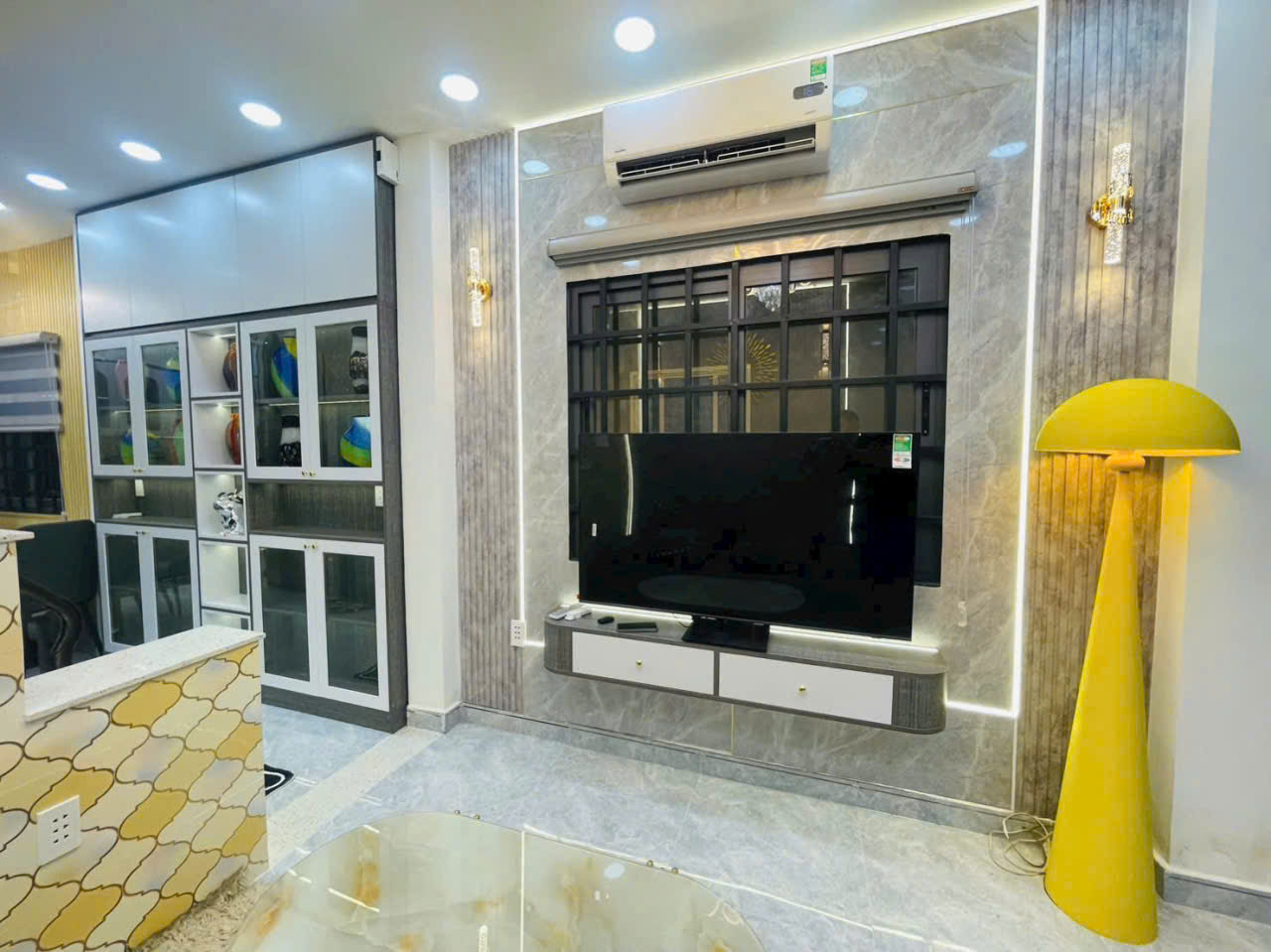 BÁN NHÀ 2 MẶT HẺM Ô TÔ NGỦ TRONG NHÀ PHAN VĂN TRỊ_ 4 PHÒNG NGỦ_4WC