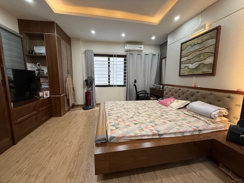 B.Á.N NHÀ ĐỘI CẤN - NGÕ THÔNG - DÂN XÂY CHẮC CHẮN - NỞ HẬU - DTSD 50M2 - Chỉ 6tỷ .