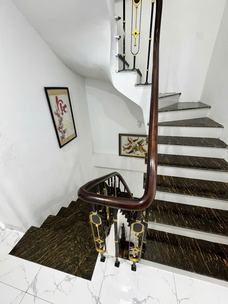 Nhà dân xây, 100m ra mặt phố Yên Viên, Mặt tiền 6.8m, chỉ 5.3 tỷ