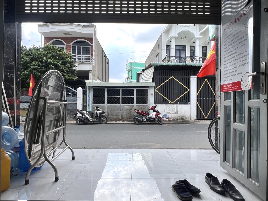 HẺM RỘNG XE HƠI NGỦ TRONG NHÀ – GẦN MẶT TIỀN – KHU DÂN TRÍ CAO