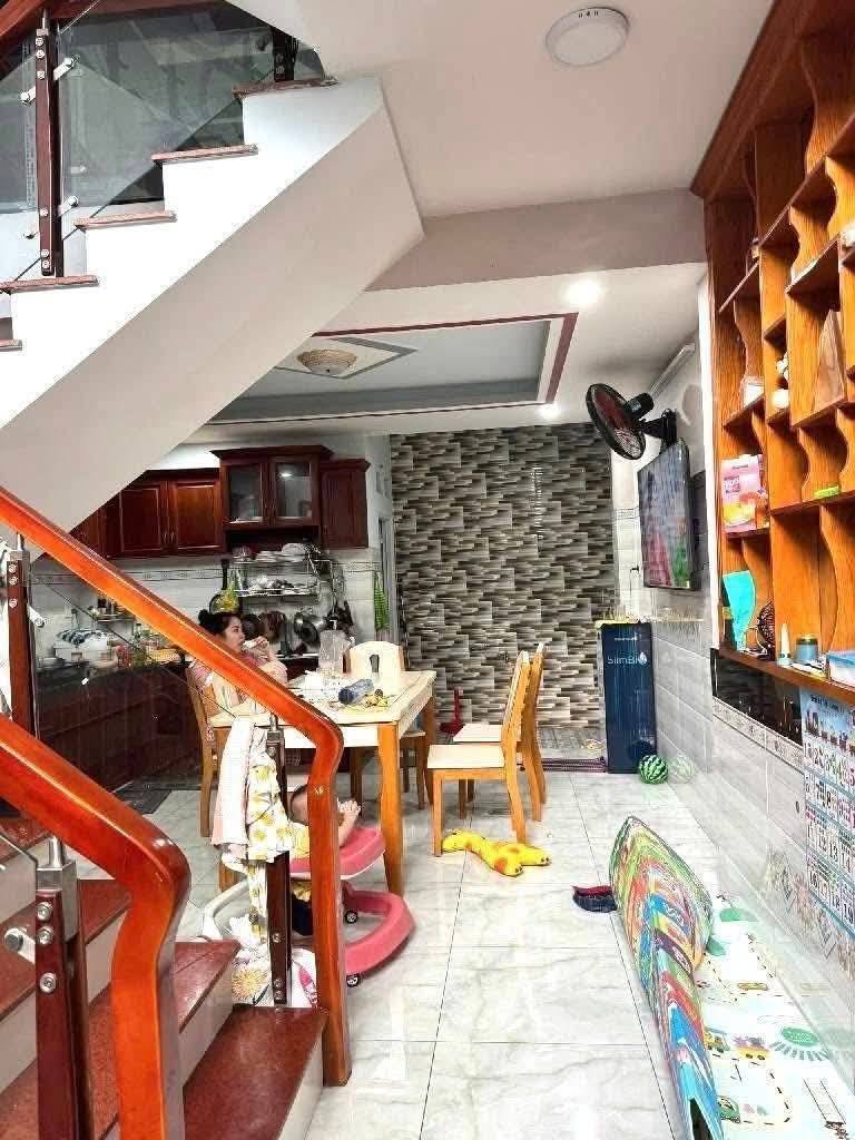 Nhà 4 tầng full nội thất cao cấp - 5tỷ hơn xíu. 4.5x15m. Đường 8m. Phường Tân Thới Hiệp - Quận 12.