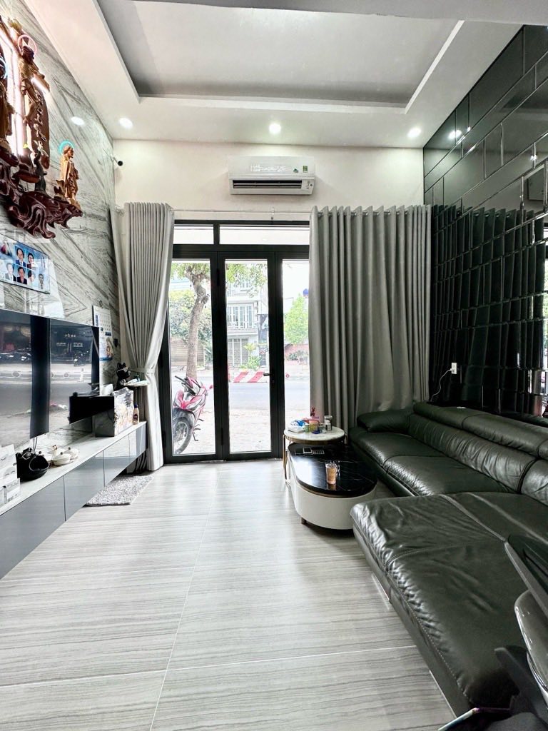 MẶT TIỀN KINH DOANH 5 TẦNG ĐƯỜNG NGUYỄN SƠN