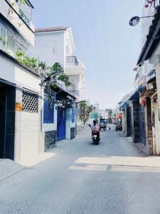 Bán nhà ngay Metro ngang LỚN 4.3M 75M2 sát Lê Văn Chí nhỉnh 5 đồng