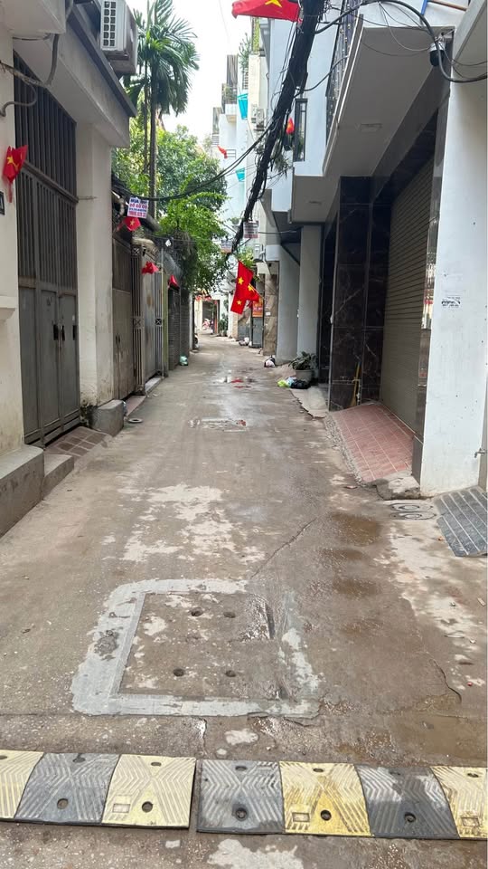 Chỉ khoảng 8 tỷ, đã có nh.à 5 tầng hiện đại, không gian rộng thoáng, nội thất sang trọng, ánh sáng chan hòa mặt thoáng trước sau