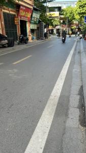 KINH DOANH - Ô TÔ - LÔ GÓC ĐÀO TẤN 42M2, MT 8M - BÁN ĐẤT TẶNG NHÀ 3 TẦNG